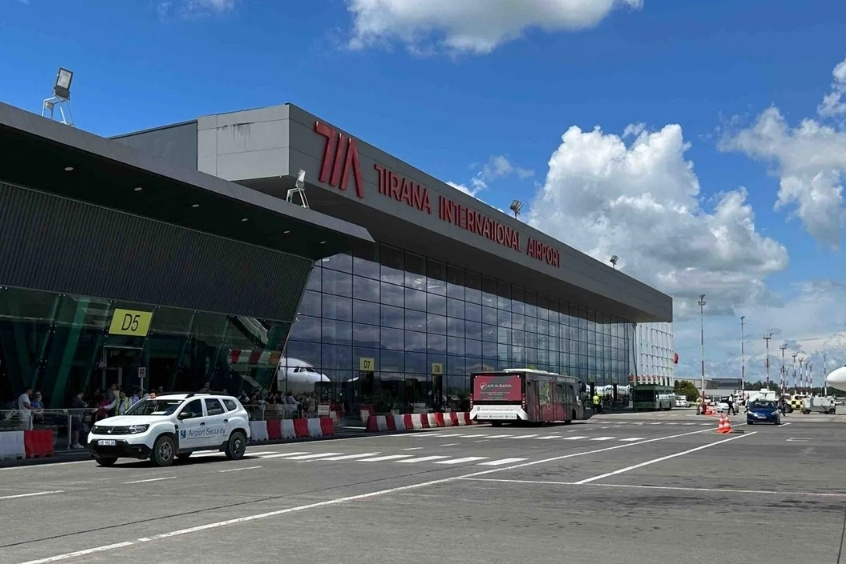 Sân bay Quốc tế Tirana Nënë Tereza đây là một trong hai sân bay quốc tế chính của Cộng hòa Albania