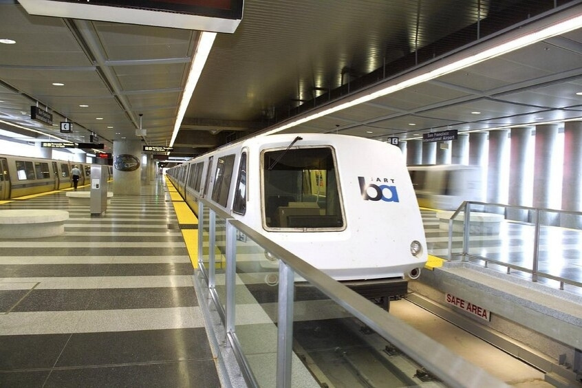 Tàu điện ngầm BART San Francisco, phương tiện công cộng hiện đại giúp du khách di chuyển dễ dàng