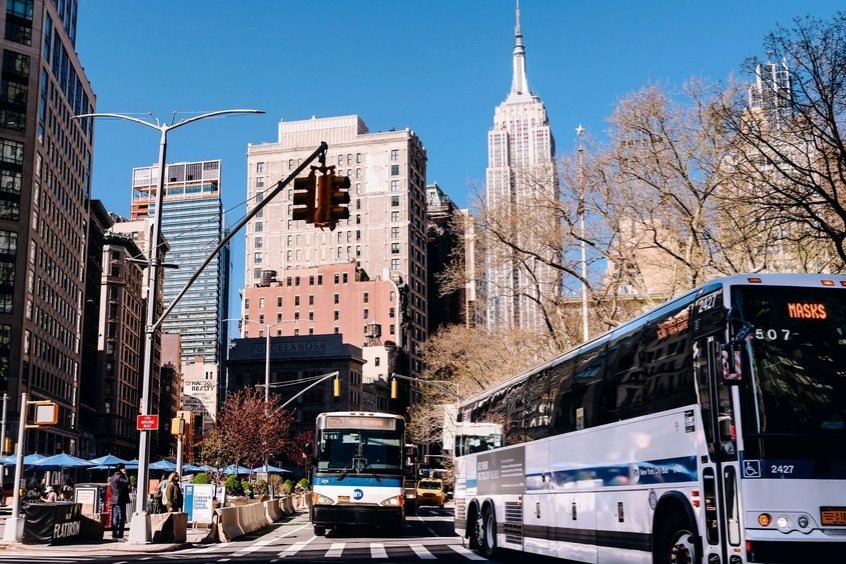 Trải nghiệm di chuyển bằng xe buýt tại New York – Cách thuận tiện để ngắm nhìn thành phố sôi động