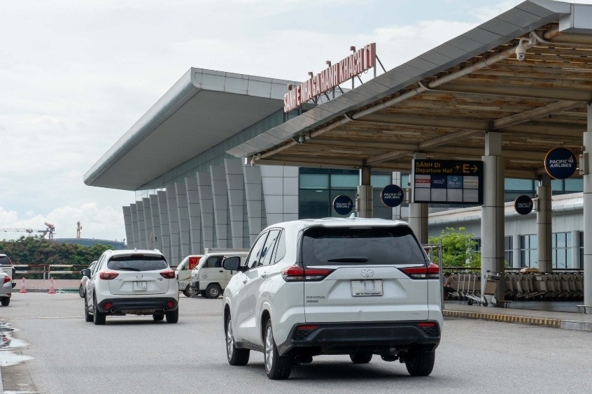 Phương tiện di chuyển vào sân bay quốc tế Nội Bài