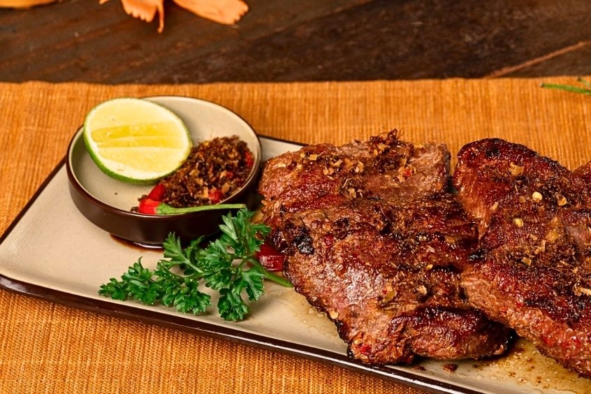 Đặc sản bò một nắng chấm muối kiến vàng Gia Lai thơm ngon