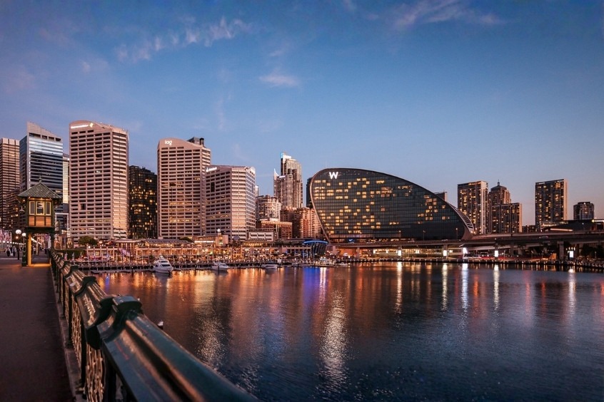 Darling Harbour - Khu giải trí sầm uất với nhiều nhà hàng, quán cà phê và trung tâm mua sắm