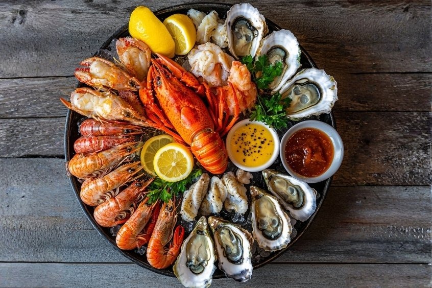 Hải sản tươi sống - Sydney nổi tiếng với hải sản phong phú như tôm hùm, hàu, cua và cá biển tươi 