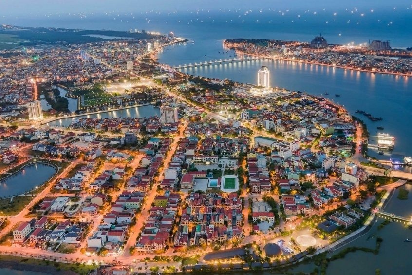 Vé máy bay từ Hà Nội đi Đồng Hới - Ngắm nhìn thành phố xinh đẹp nằm bên bờ sông Nhật Lệ