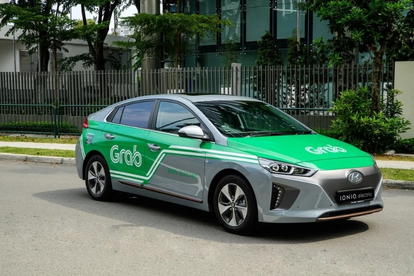 Bạn có thể dễ dàng đặt xe đưa đón ra, vào sân bay với Grab