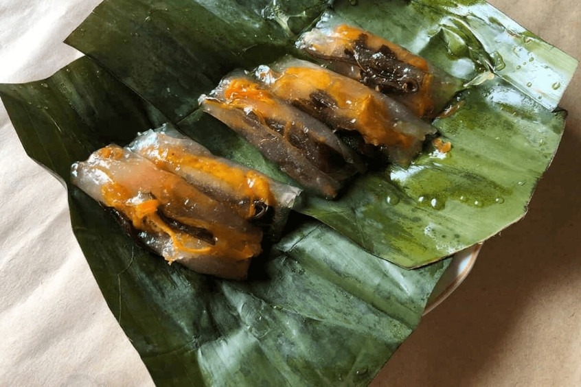 Bánh bột lọc là món ăn nổi tiếng tại Đồng Hới mà khách nên thưởng thức khi đến đây