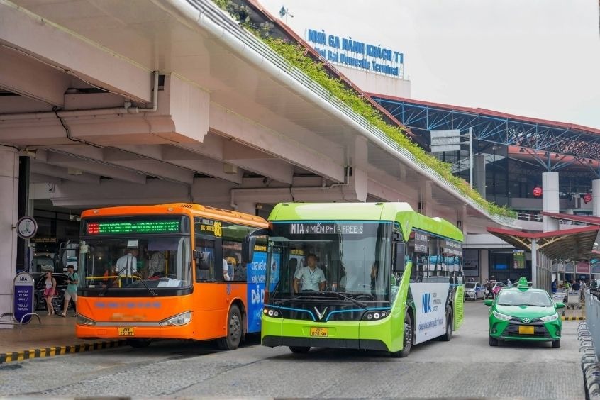 Xe bus sân bay - Phương tiện tiết kiệm nhất cho hành khách di chuyển ra Nội Bài 