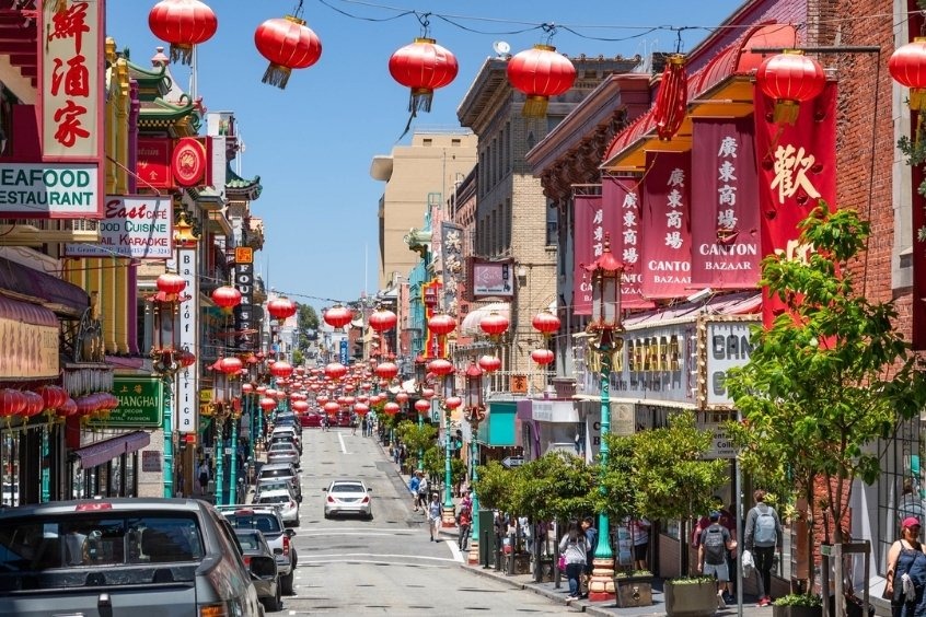 Du khách sẽ ấn tượng khi dạo bước trong Chinatown ở San Francisco, California