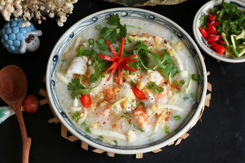 Cháo hải sản - Bát cháo hải sản Thâm Quyến nóng hổi, đậm vị hải sản tươi