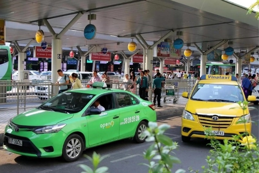 Qúy khách có thể dễ dàng đặt taxi từ Sân bay Tân Sơn Nhất để vào trung tâm thành phố 