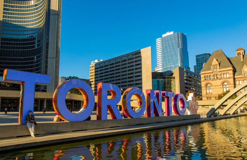 Biểu tượng Toronto tại Nathan Phillips Square