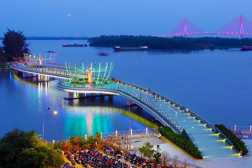 Vé máy bay từ Hà Nội đi Cần Thơ - Dạo bước trên bến Ninh Kiều lung linh và huyền ảo