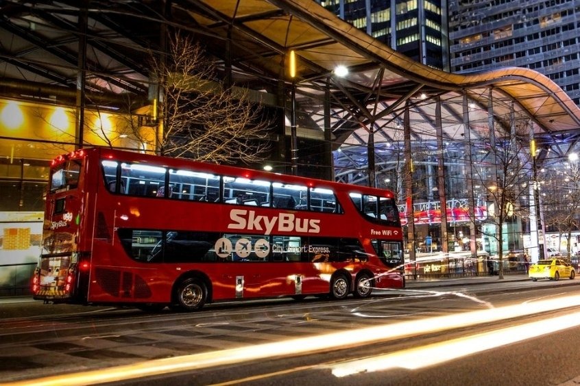 Tàu SkyBus - SkyBus được nhiều du khách chọn nhờ di chuyển nhanh và tần suất liên tục 