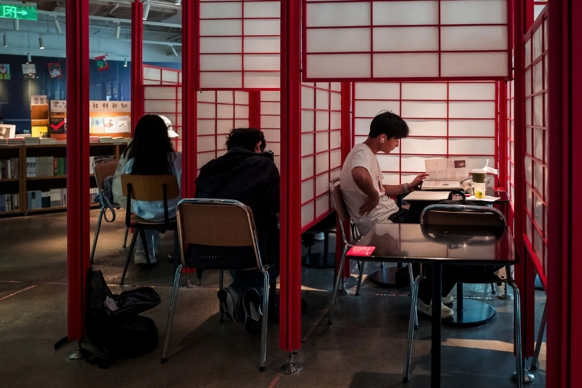 Thẩm Quyến có nhiều tiệm sách mở cửa ban đêm