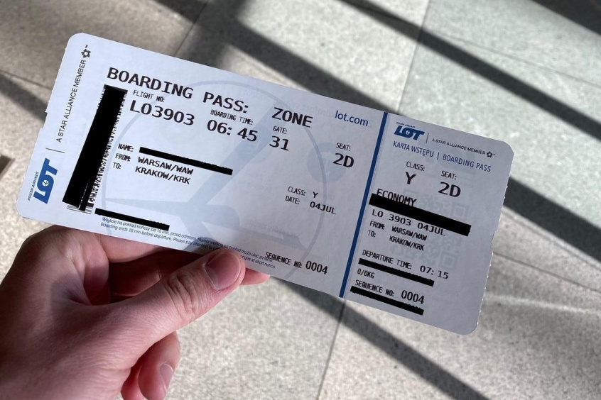 Đổi vé máy bay LOT Polish Airlines nhanh chóng và an toàn