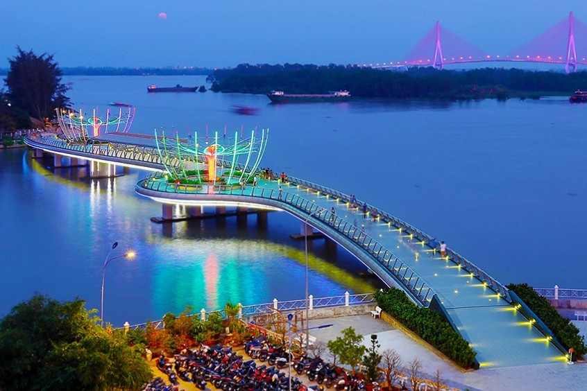 Cầu đi bộ Ninh Kiều Cần Thơ