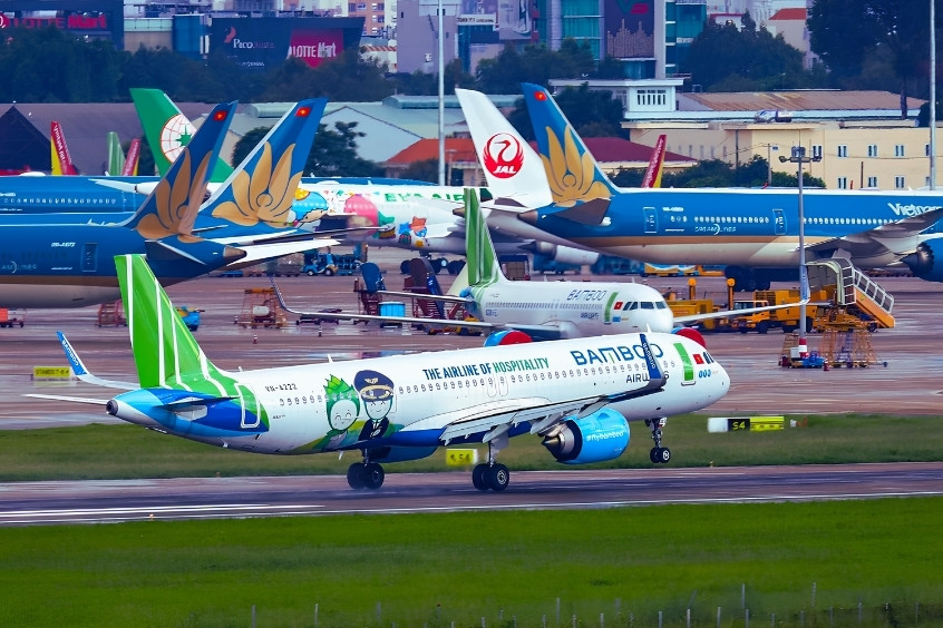 Ngành hàng không trong nước cắt giảm chuyến bay do thiếu nhiên liệu