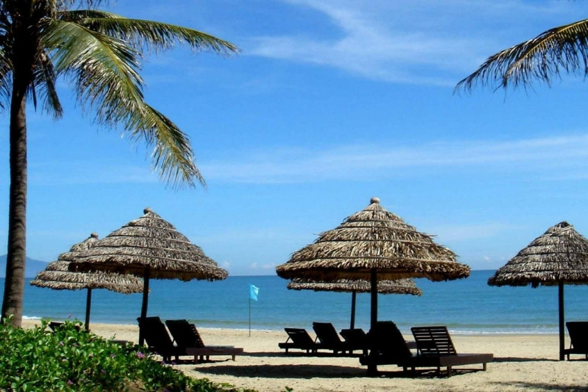 Bãi biển Mỹ Khê thiên đường check-in với làn nước trong xanh và bờ cát trắng mịn của Đà Nẵng