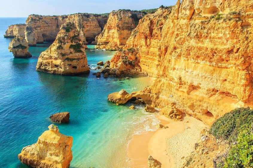 Bình yên ngắm hoàng hôn từ những vách đá ấn tượng ở Porches