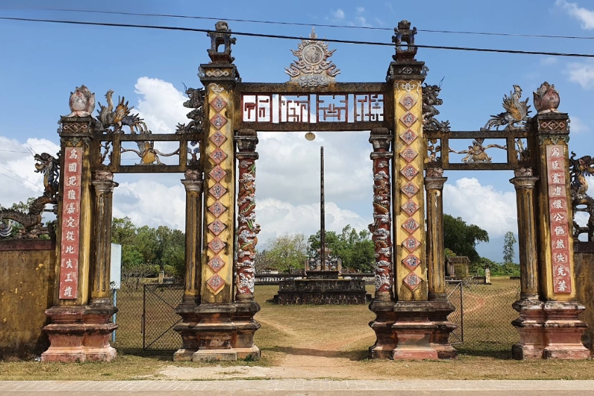 Thành Hoàng Đế là di tích lịch sử gắn liền với nhà Tây Sơn