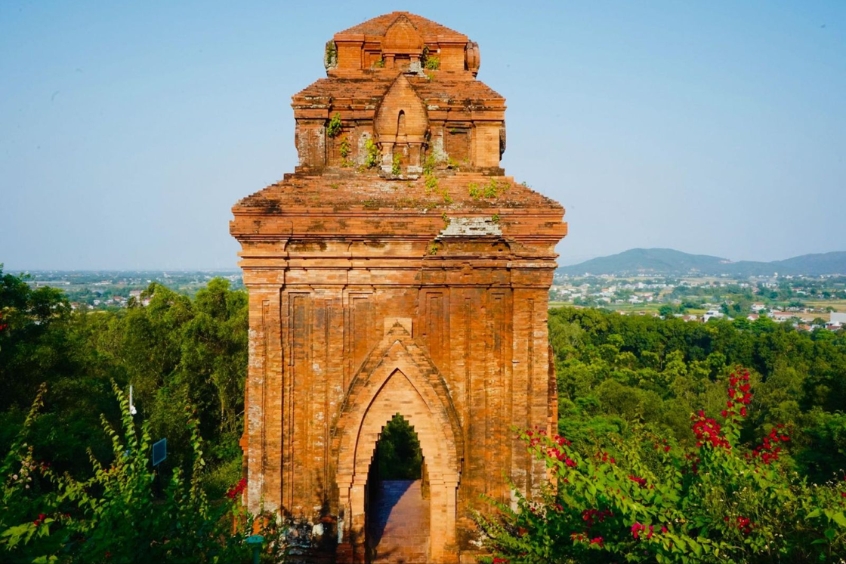 Kiệt tác kiến trúc Chăm Pa - Tháp Bánh Ít