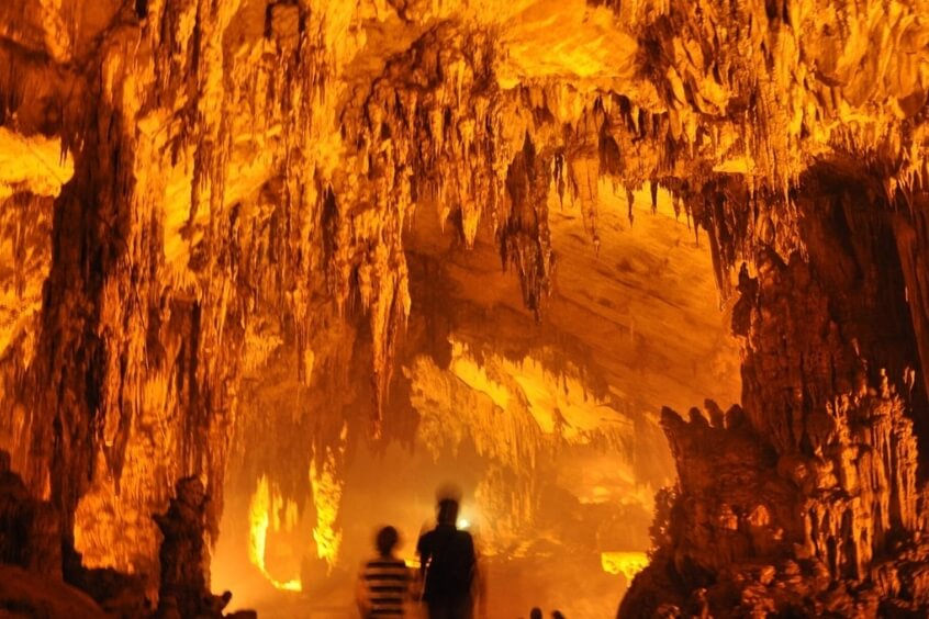 Lạc bước trong Động Hua Mạ - Ngỡ ngàng trước vẻ đẹp kiến tạo của tạo hóa