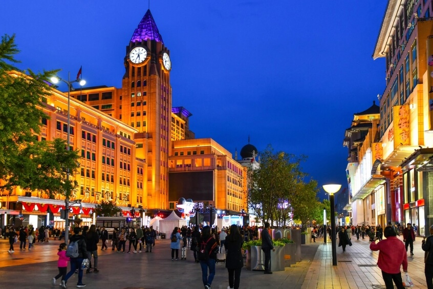 Đèn lồng lung linh, phố phường tấp nập tại Vương Phủ Tỉnh về đêm