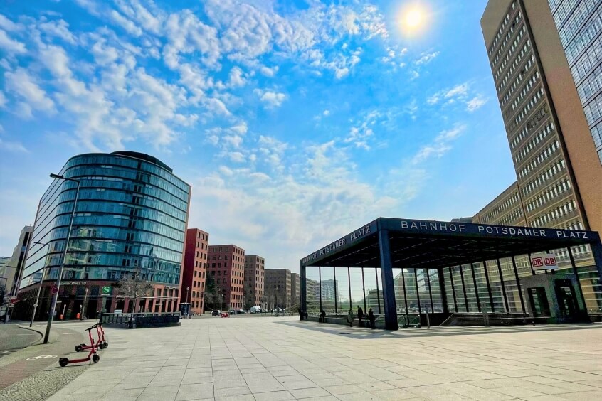 Dạo bước ở Potsdamer Platz, cảm nhận nhịp sống hối hả của một Berlin không ngừng phát triển