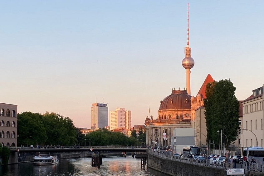Du ngoạn trên sông Spree, ngắm nhìn những công trình biểu tượng của thủ đô Berlin