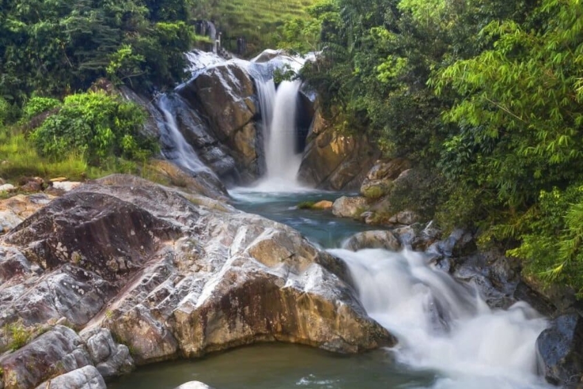 Vẻ đẹp kỳ vĩ của Thác Thăng Thiên