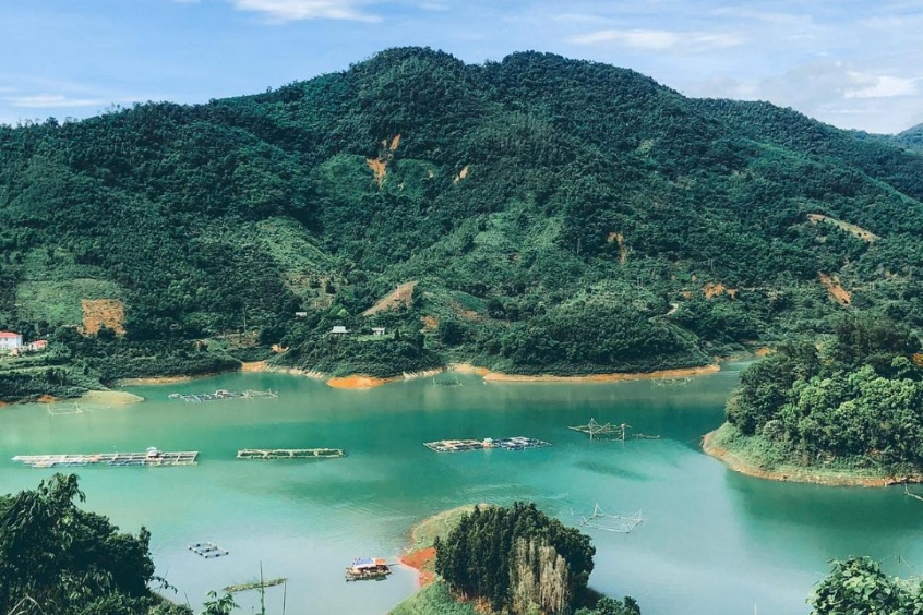 Thung Nai -  Được ví như “Vịnh Hạ Long trên cạn” 