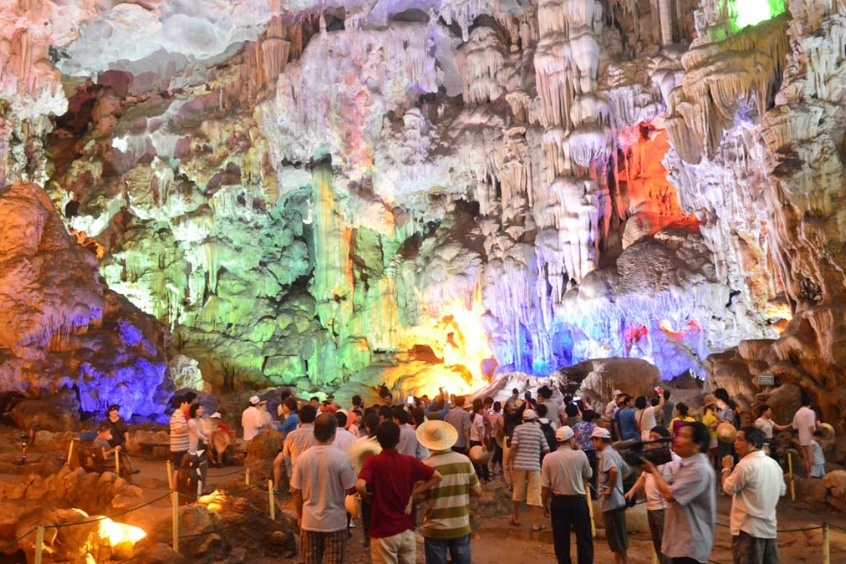 Khám phá Động Đá Bạc huyền ảo