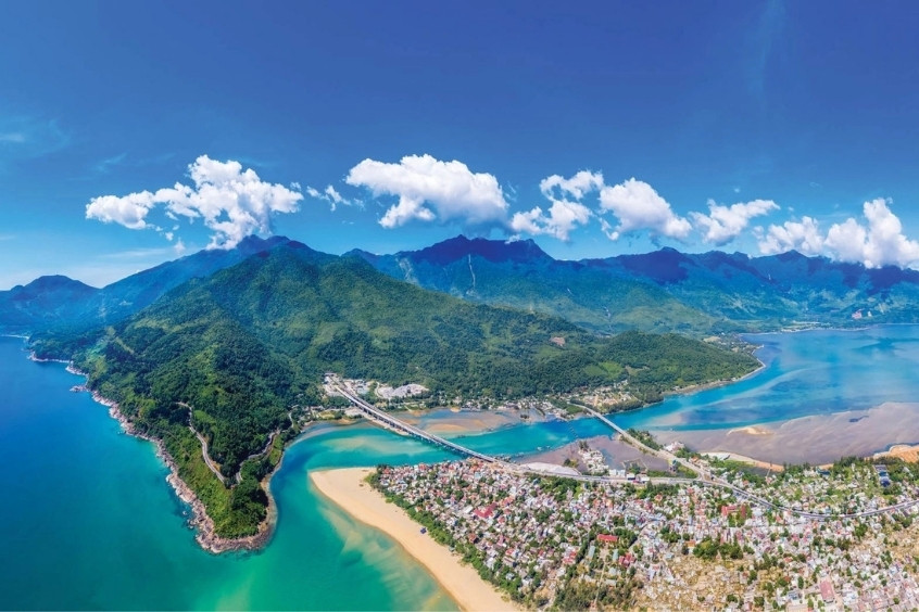 Một góc Lăng Cô đẹp ngỡ ngàng, xanh mát giữa đất trời 