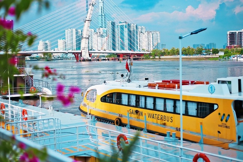 Water bus phương tiện du lịch sài gòn