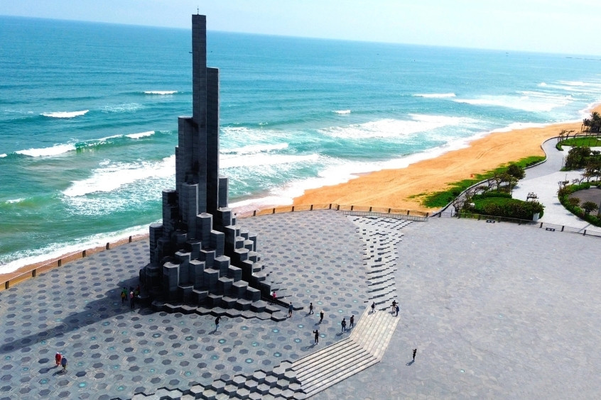 Vùng đất hoa vàng trên cỏ xanh