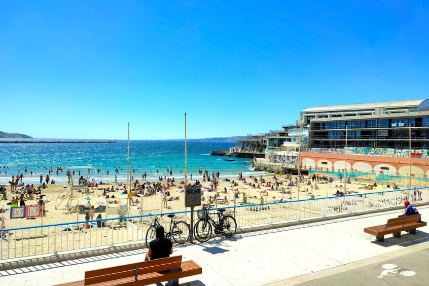 Tận hưởng nắng vàng, biển xanh tại Plage des Catalans - Điểm đến lý tưởng để thư giãn