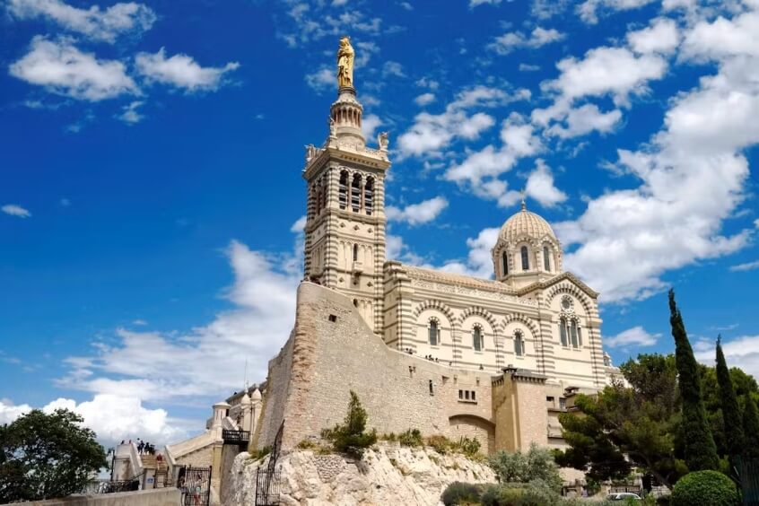 Ngắm nhìn toàn cảnh Marseille từ Basilique Notre-Dame de la Garde