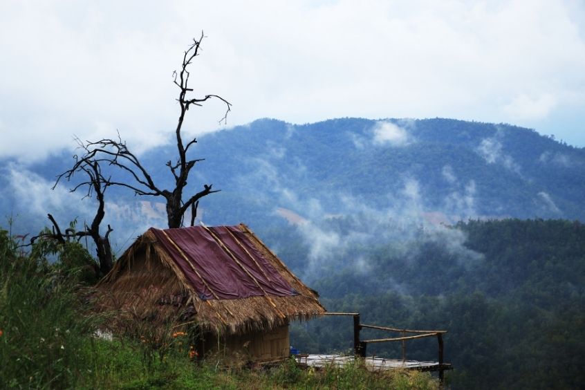 Nghỉ dưỡng giữa thiên nhiên với view núi rừng thoáng đãng – một trải nghiệm lý tưởng cho du khách yêu thích sự tĩnh lặng. (Nguồn: Internet)