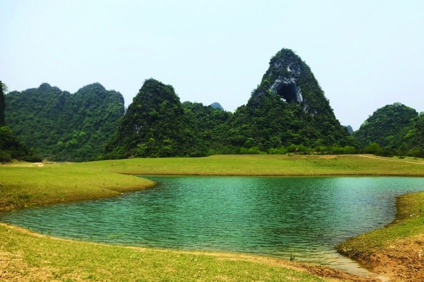 Núi Mắt Thần – nơi đất trời Cao Bằng mở ra khung cảnh như cổ tích giữa đời thường.