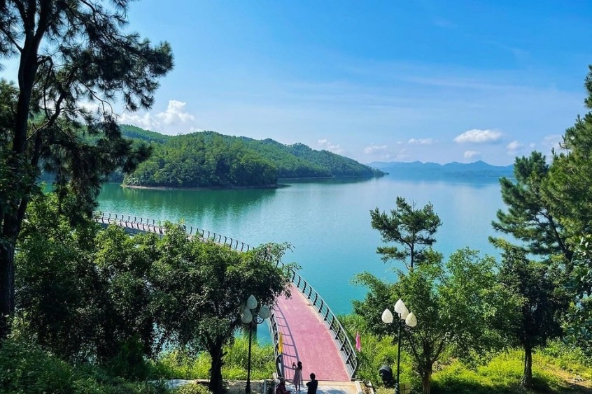 Hồ Kẻ Gỗ - Hạ Long cạn tại Hà Tĩnh