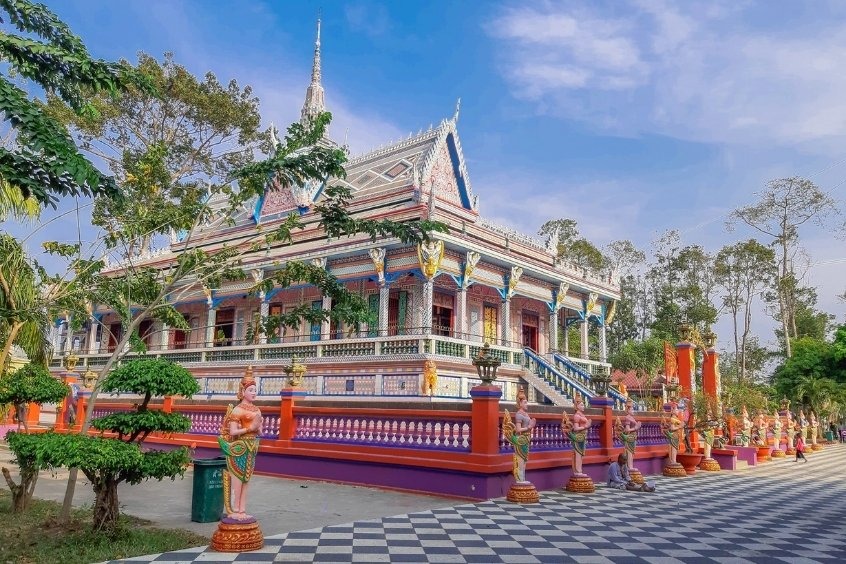 Chùa Chén Kiểu (Sro Loun) - Nghệ thuật từ chén dĩa