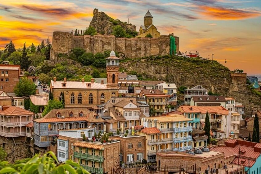 Kinh nghiệm du lịch Georgia - Khám phá cảnh quan thành phố sôi động với những ngôi nhà truyền thống