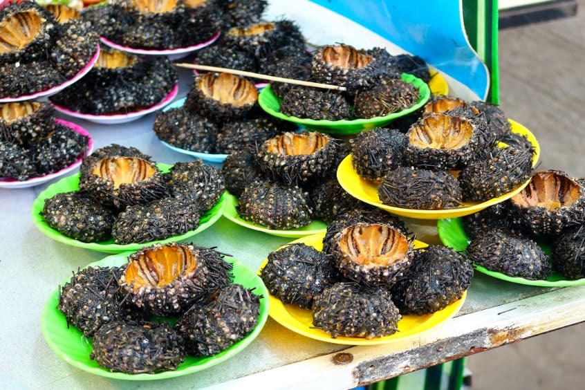 Hải sản đặc sản Bãi Dài Phú Quốc: nhum nướng mỡ hành, cua rang muối và các món tươi sống view biển