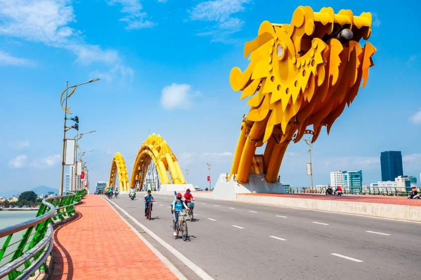 Hình ảnh cầu Rồng Đà Nẵng thiết kế hình rồng thời Lý vàng rực rỡ biểu tượng thành phố