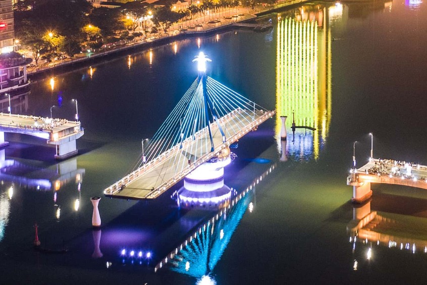 Cầu Sông Hàn Đà Nẵng đang quay ngang 90 độ cảnh quay độc đáo nhất Việt Nam