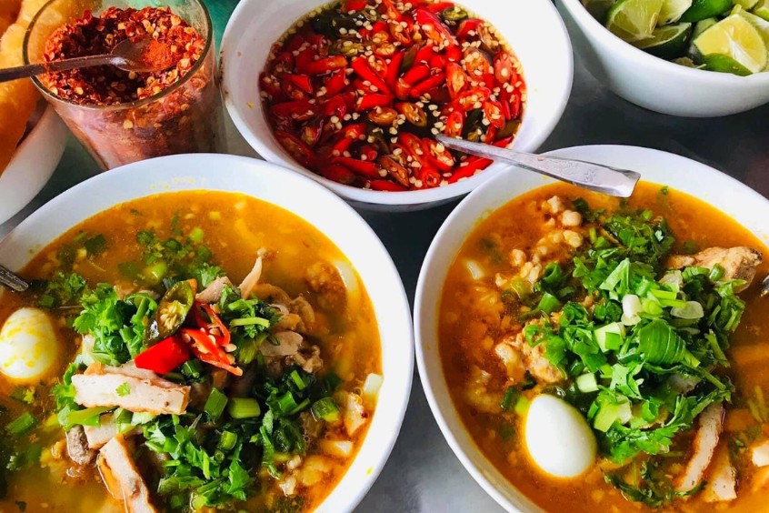 Bánh canh ruộng Đà Nẵng món huyền thoại dưới chân cầu Thuận Phước