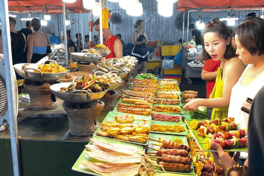 Ẩm thực đặc sản tại Chợ đêm Sơn Trà Đà Nẵng hải sản tươi ngon