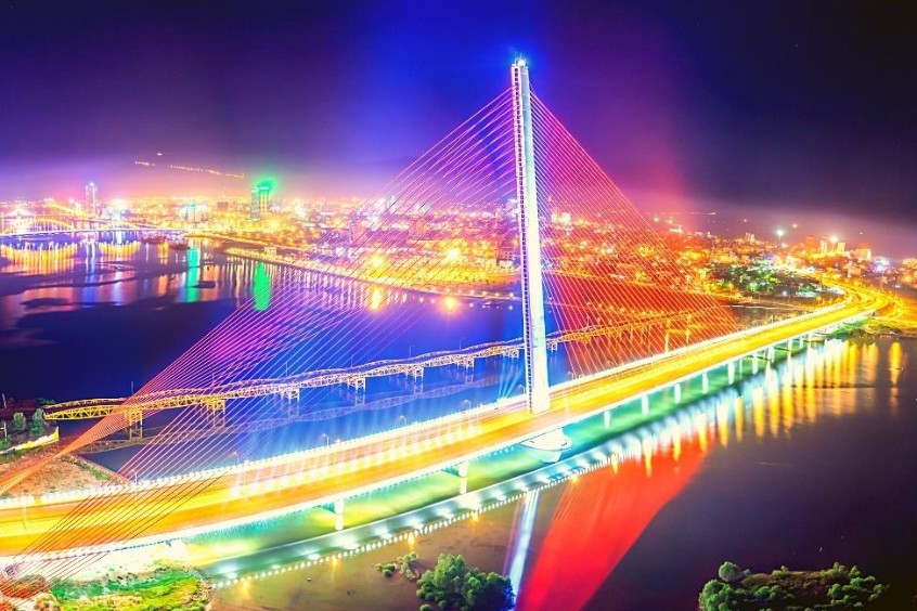 Cầu Trần Thị Lý Đà Nẵng ban đêm lung linh đèn LED điểm check-in hot nhất thành phố