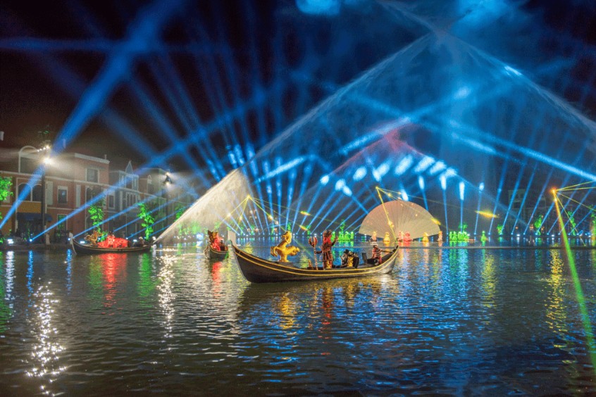 Show diễn gondola và phun nước lung linh Grand World Phú Quốc