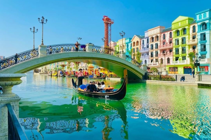 Du ngoạn trên thuyền Gondola tại "Venice thu nhỏ"
